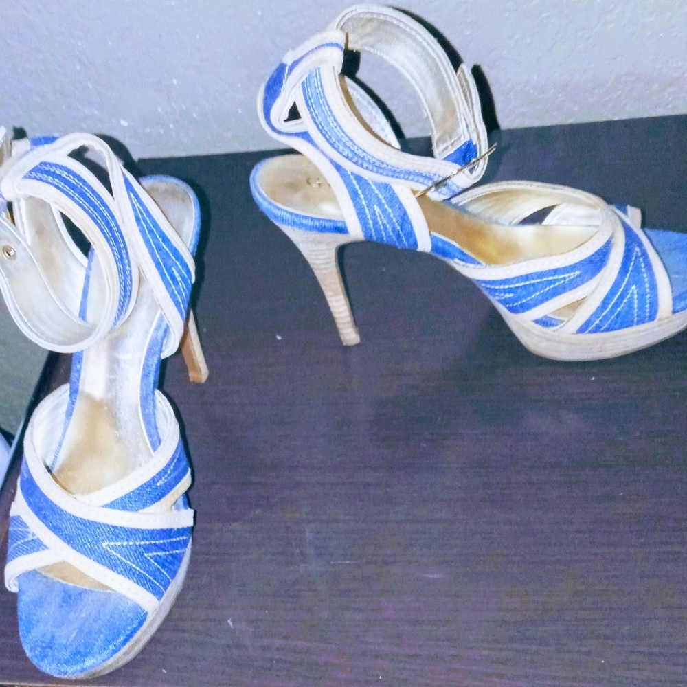 Brand new women's Guess shoes